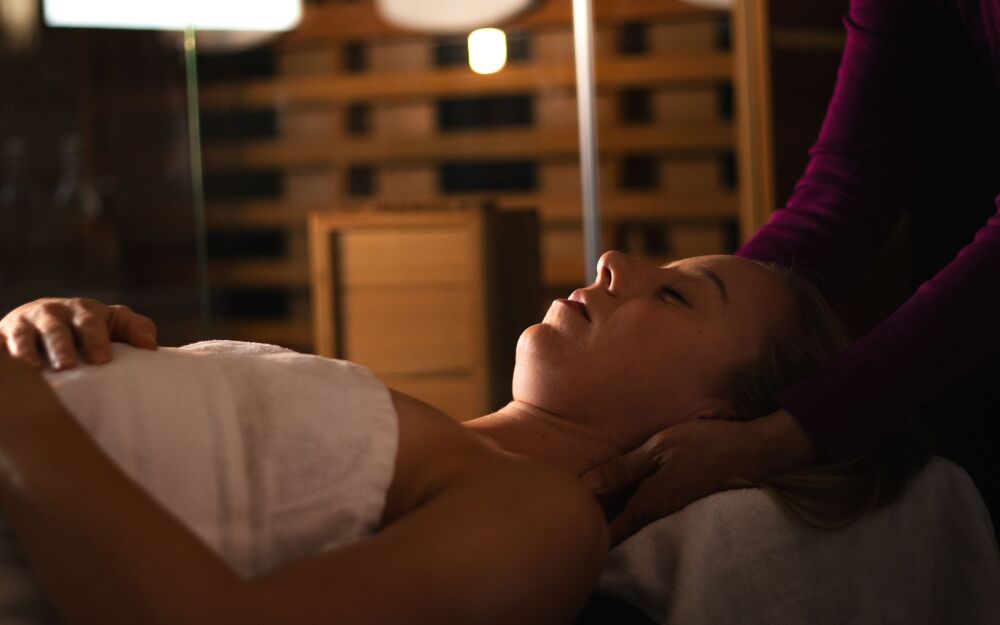 Women receiving remedial massage therapy in Bentleigh, Melbourne, Victoria
